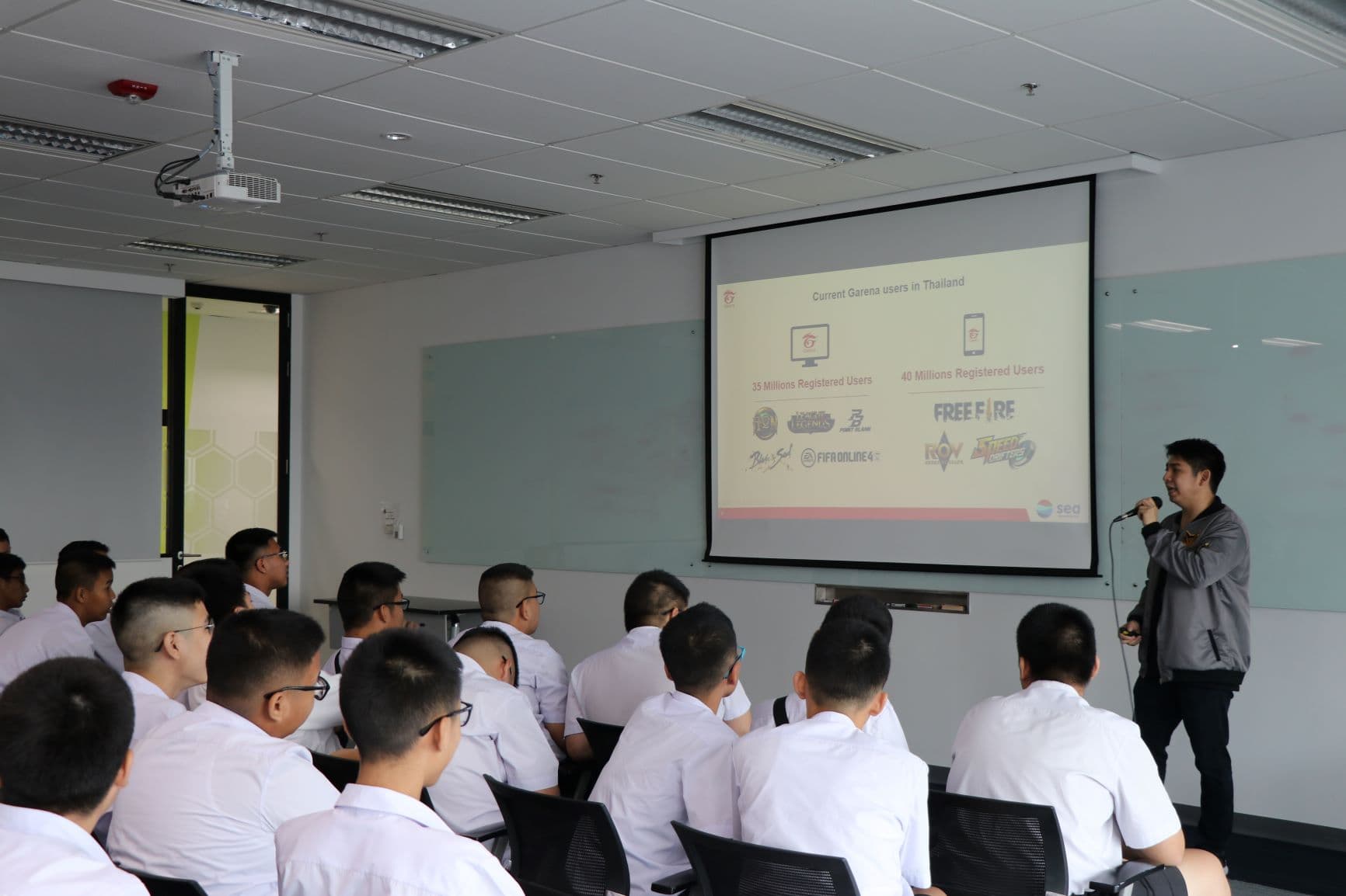 Sea (Thailand) held inspirational company visit for Suankularb Wittayalai School's students (1)