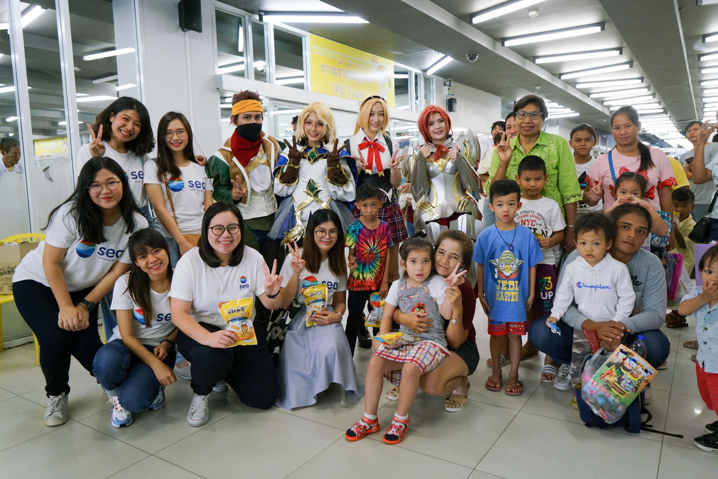 Sea (Thailand) brings smiles and happiness to young patients (3)