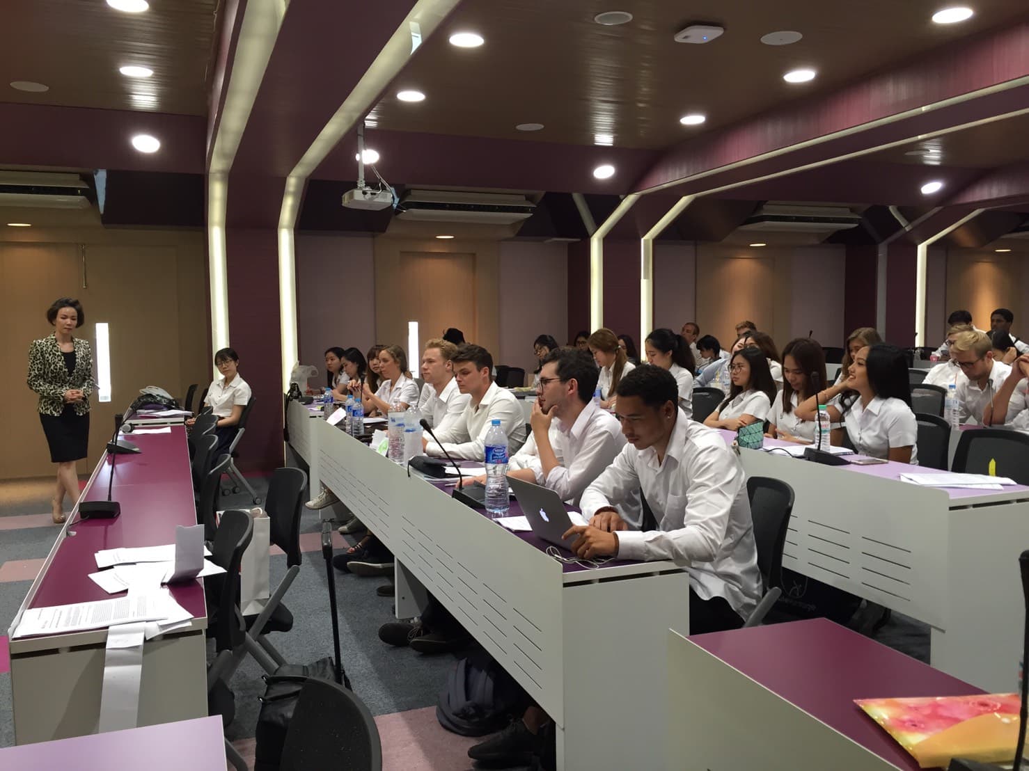 Garena brings online gaming course into classroom (2)