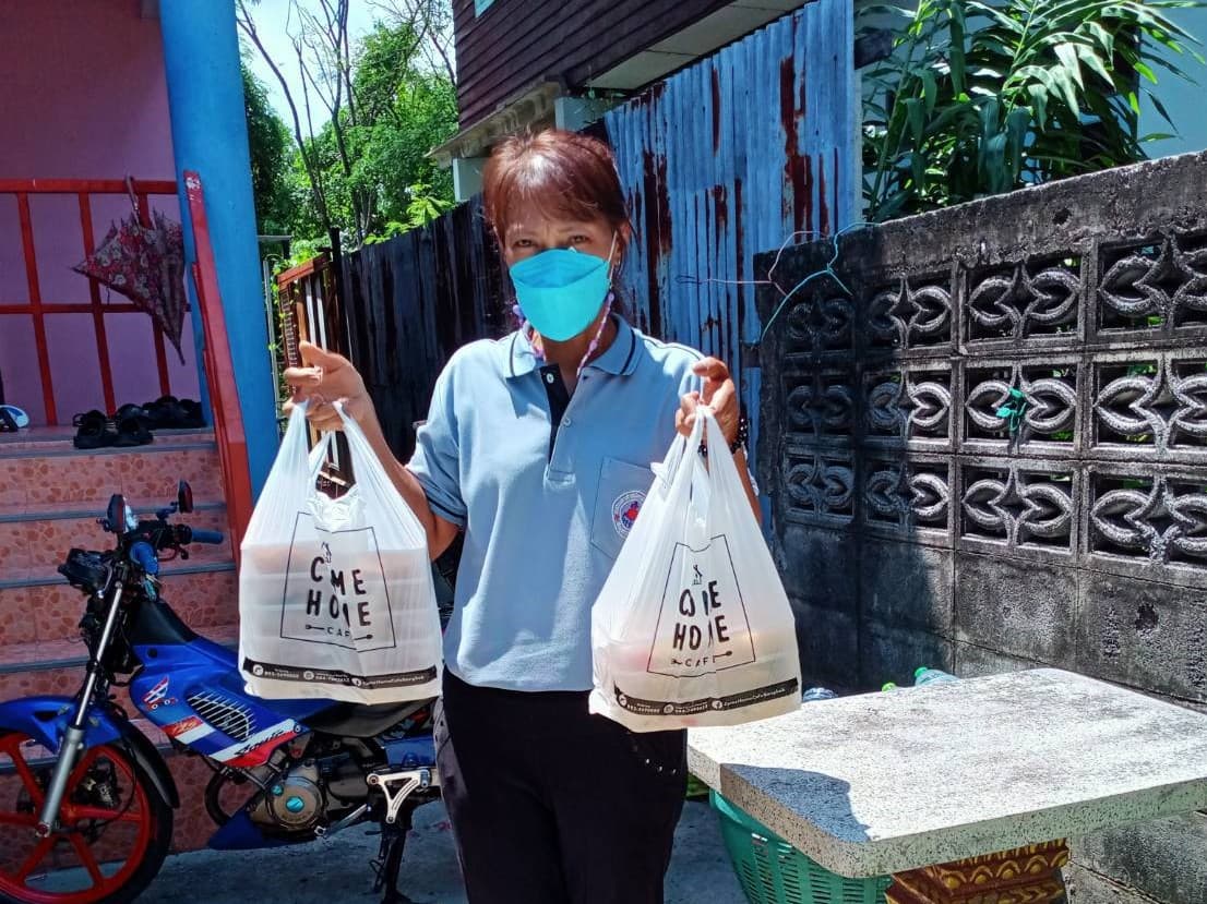 Sea (Thailand) helps relieve suffering of Thais in vulnerable community Sharing food and necessary supplies to overcome the pandemic (2)