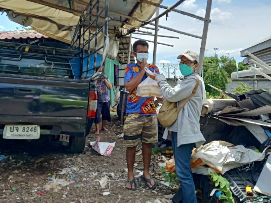 Sea (Thailand) helps relieve suffering of Thais in vulnerable community Sharing food and necessary supplies to overcome the pandemic (3)