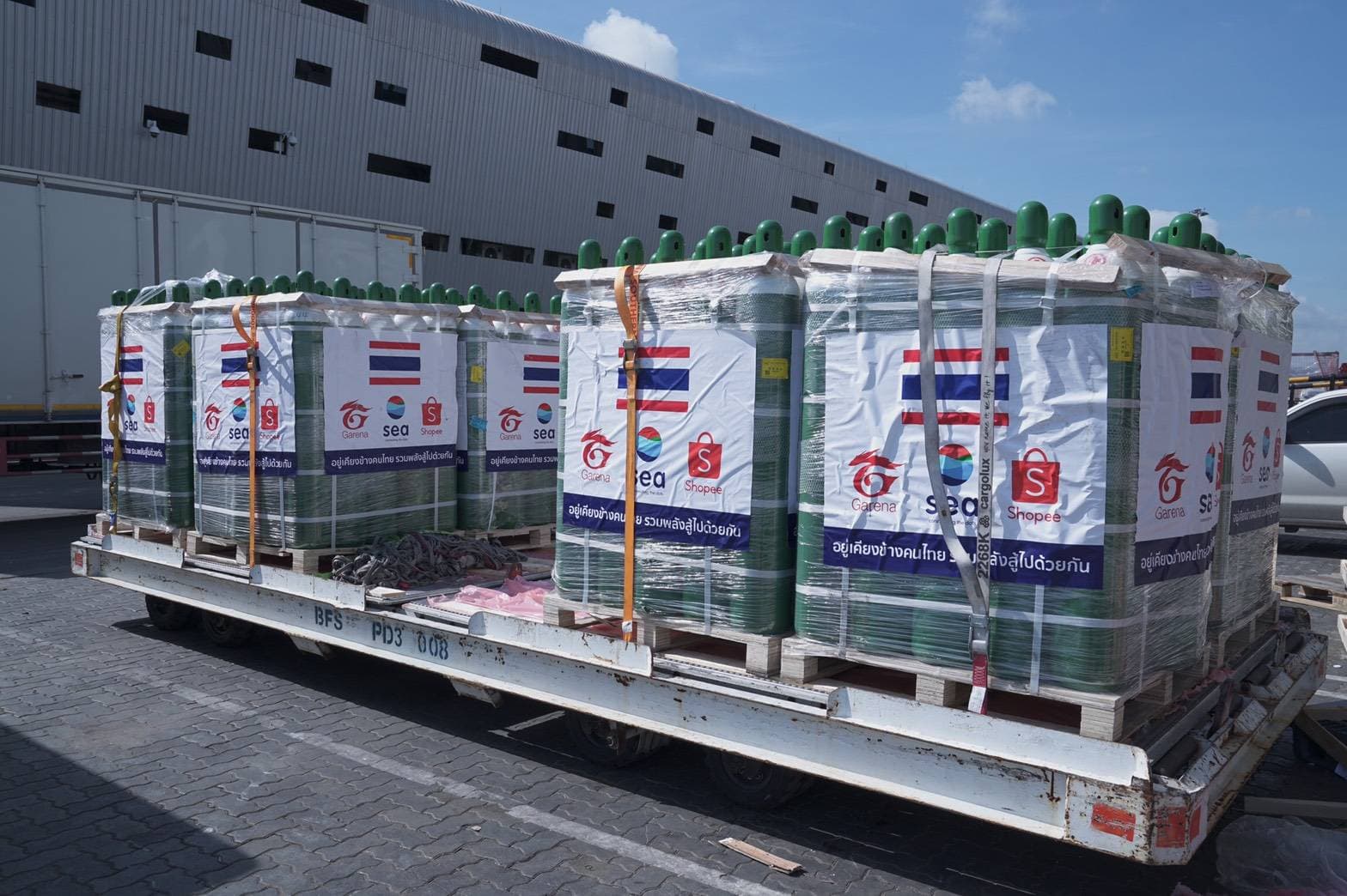 Sea (Group) donates 2,000 oxygen cylinders to Thailand (2)