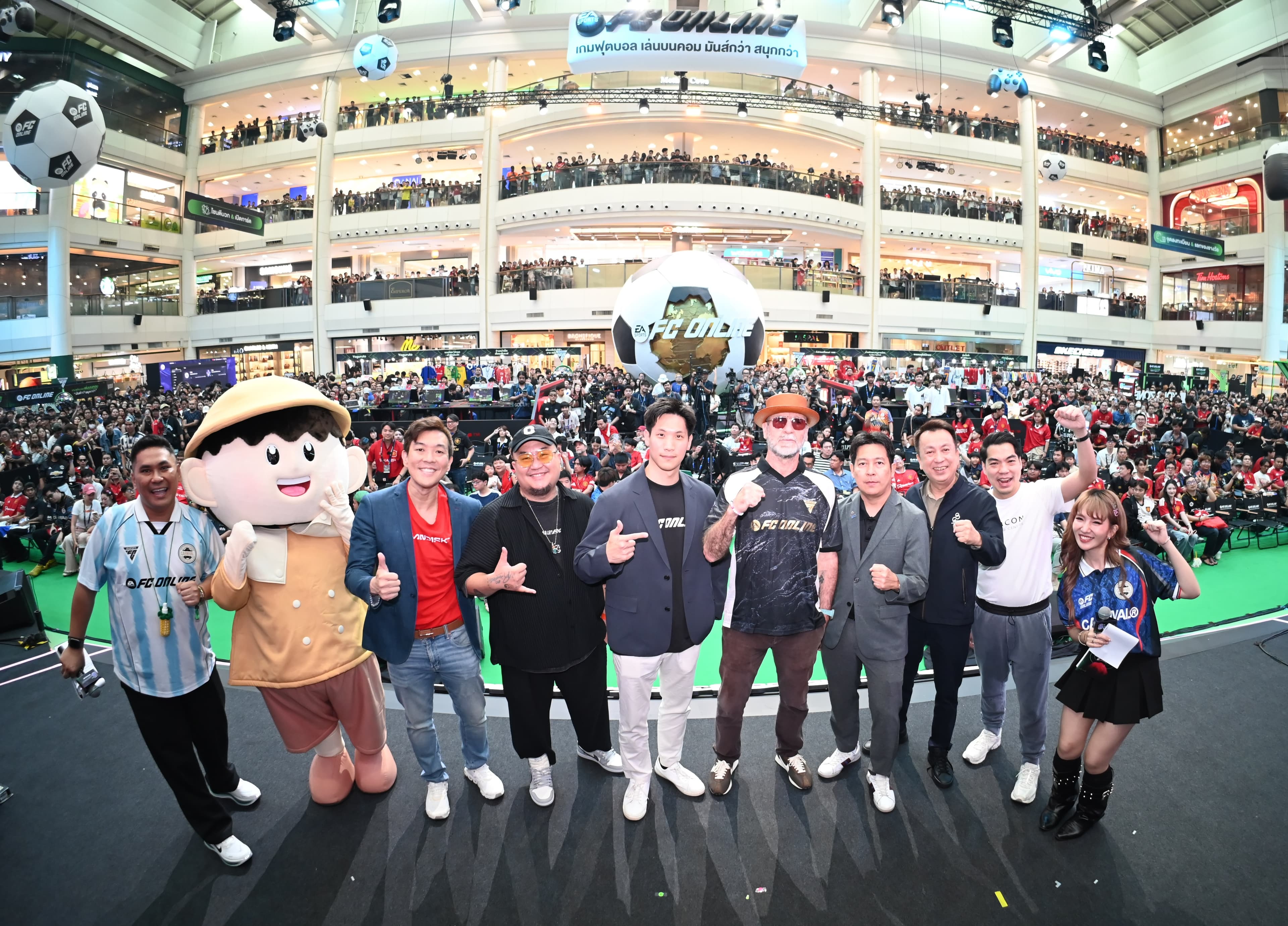 EA Sports™ FC Online Celebrates 8th Anniversary with Manchester United Legend Eric Cantona in Thailand (2)