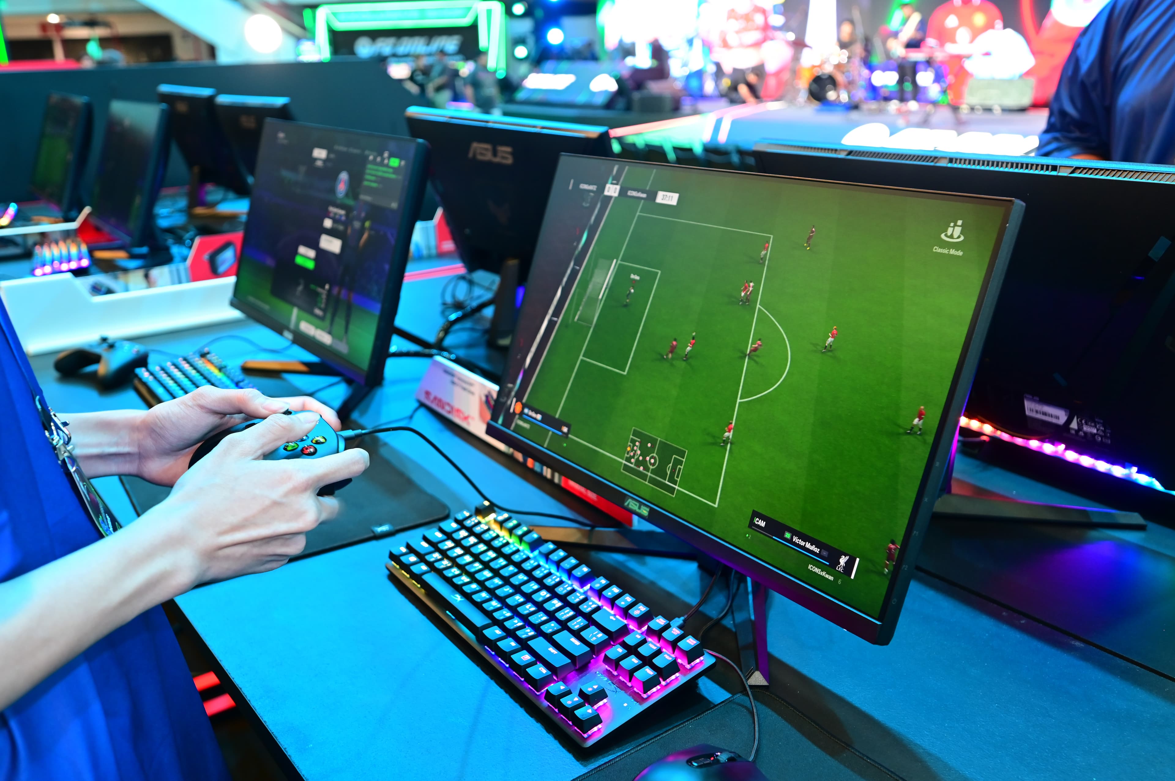 EA Sports™ FC Online Celebrates 8th Anniversary with Manchester United Legend Eric Cantona in Thailand (4)
