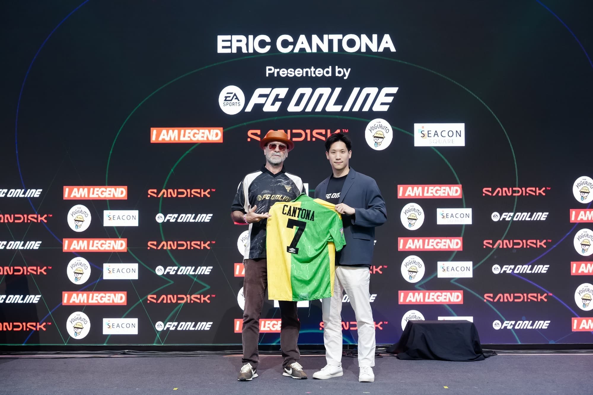 EA Sports™ FC Online Celebrates 8th Anniversary with Manchester United Legend Eric Cantona in Thailand (1)