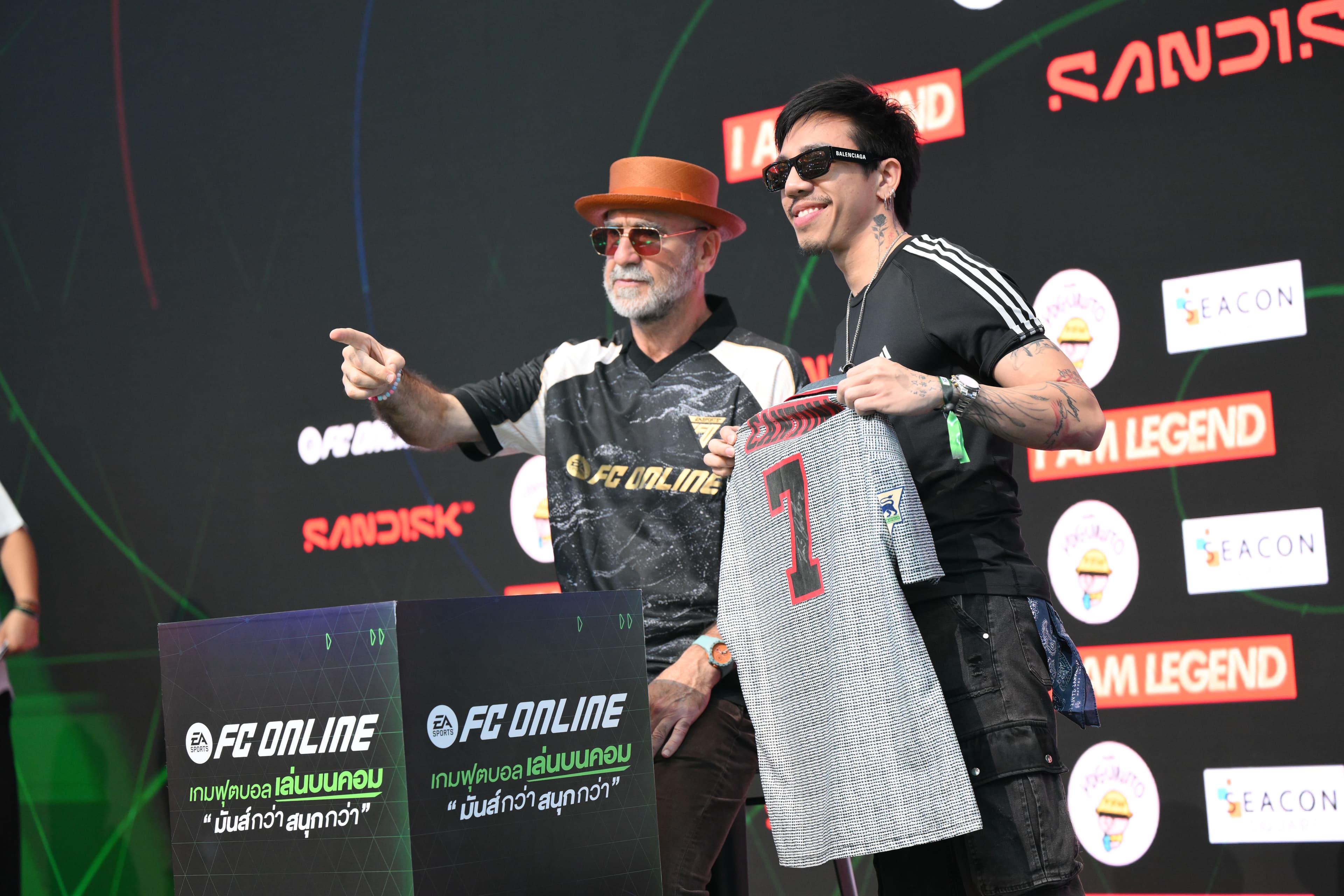 EA Sports™ FC Online Celebrates 8th Anniversary with Manchester United Legend Eric Cantona in Thailand (3)