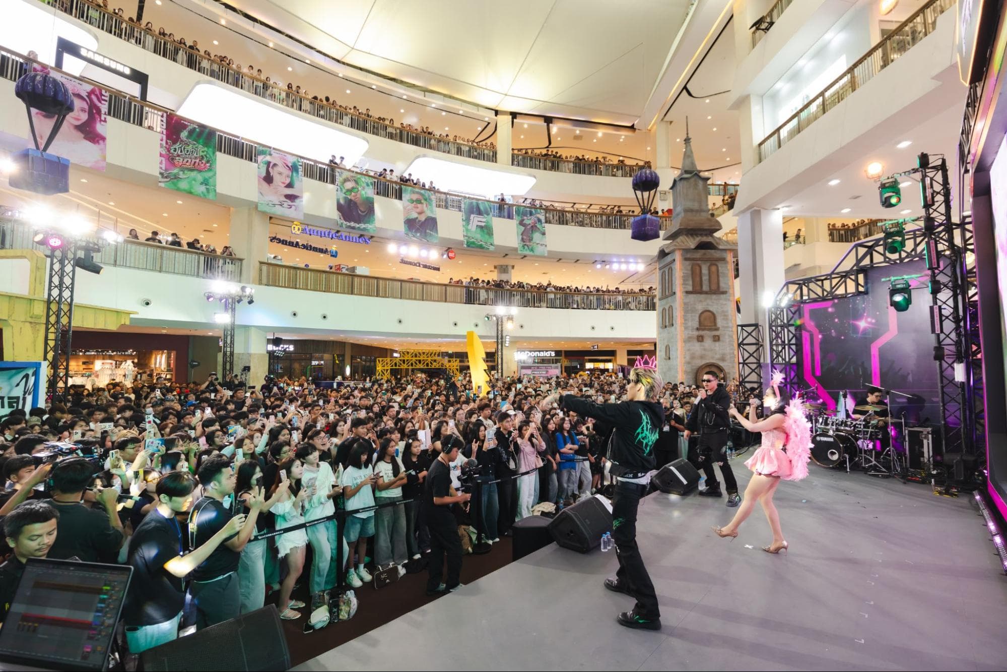 Garena Free Fire Celebrates 9th Anniversary with "Bangkok Hip-Hop Meets Golden Country Music" Theme, Drawing Over 125,000 Fans (5)