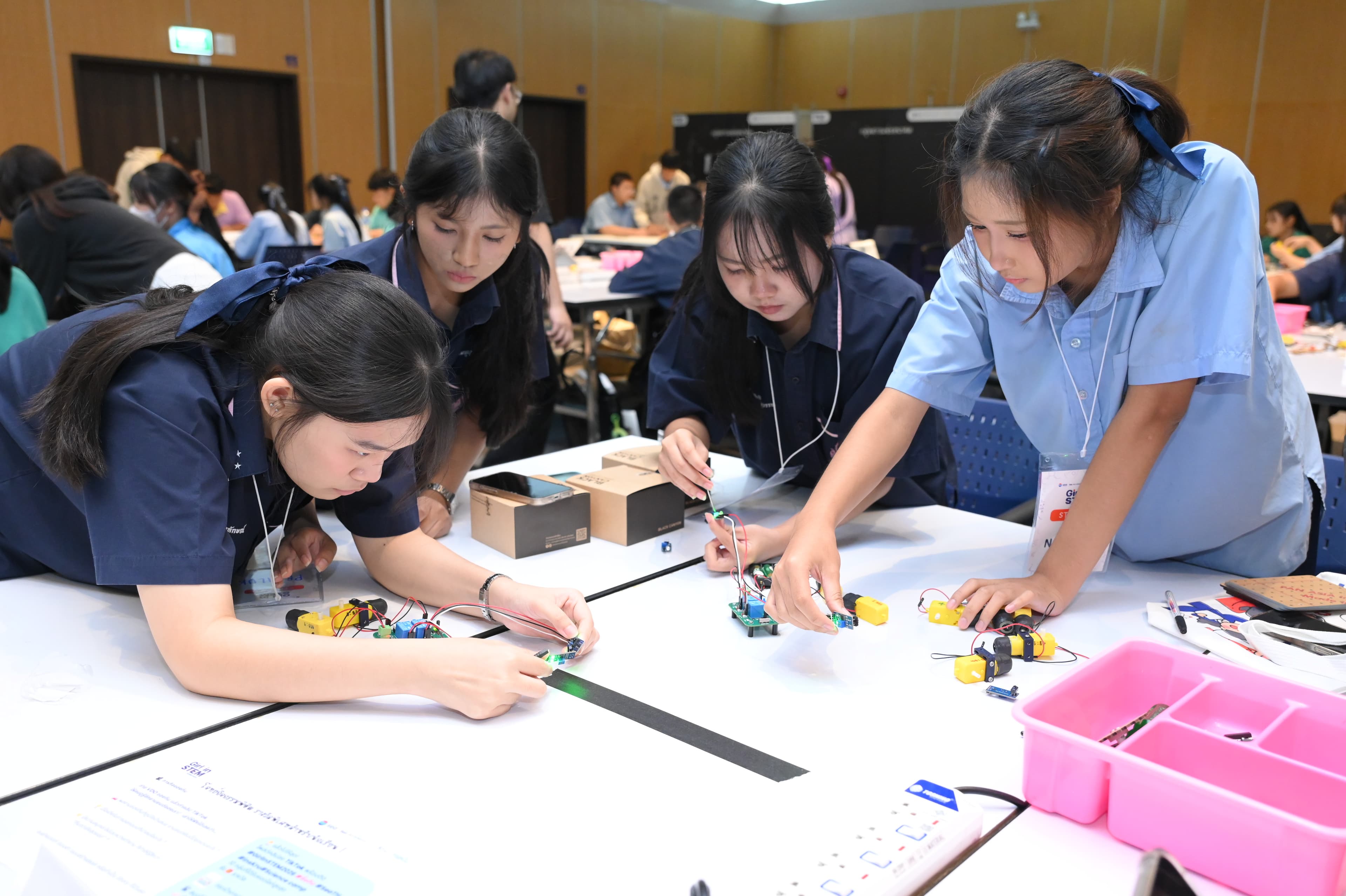 'Women Made: Girl in STEM 2026' sparks Female Students' Interest in STEM Careers (6)