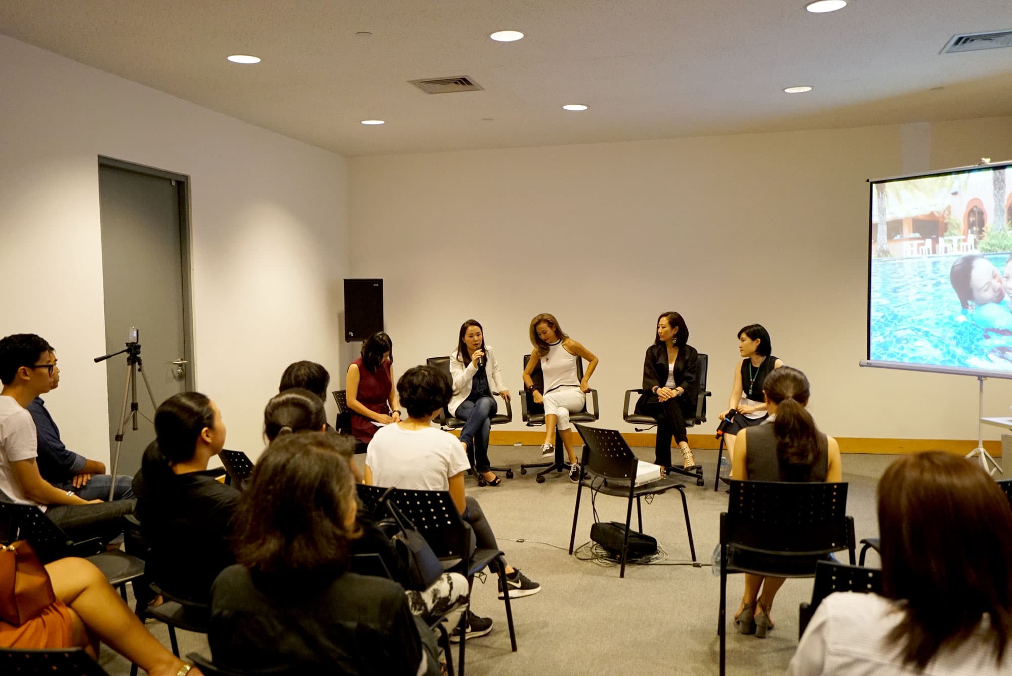 Garena CEO participates panel discussion on International Women's Day (3)