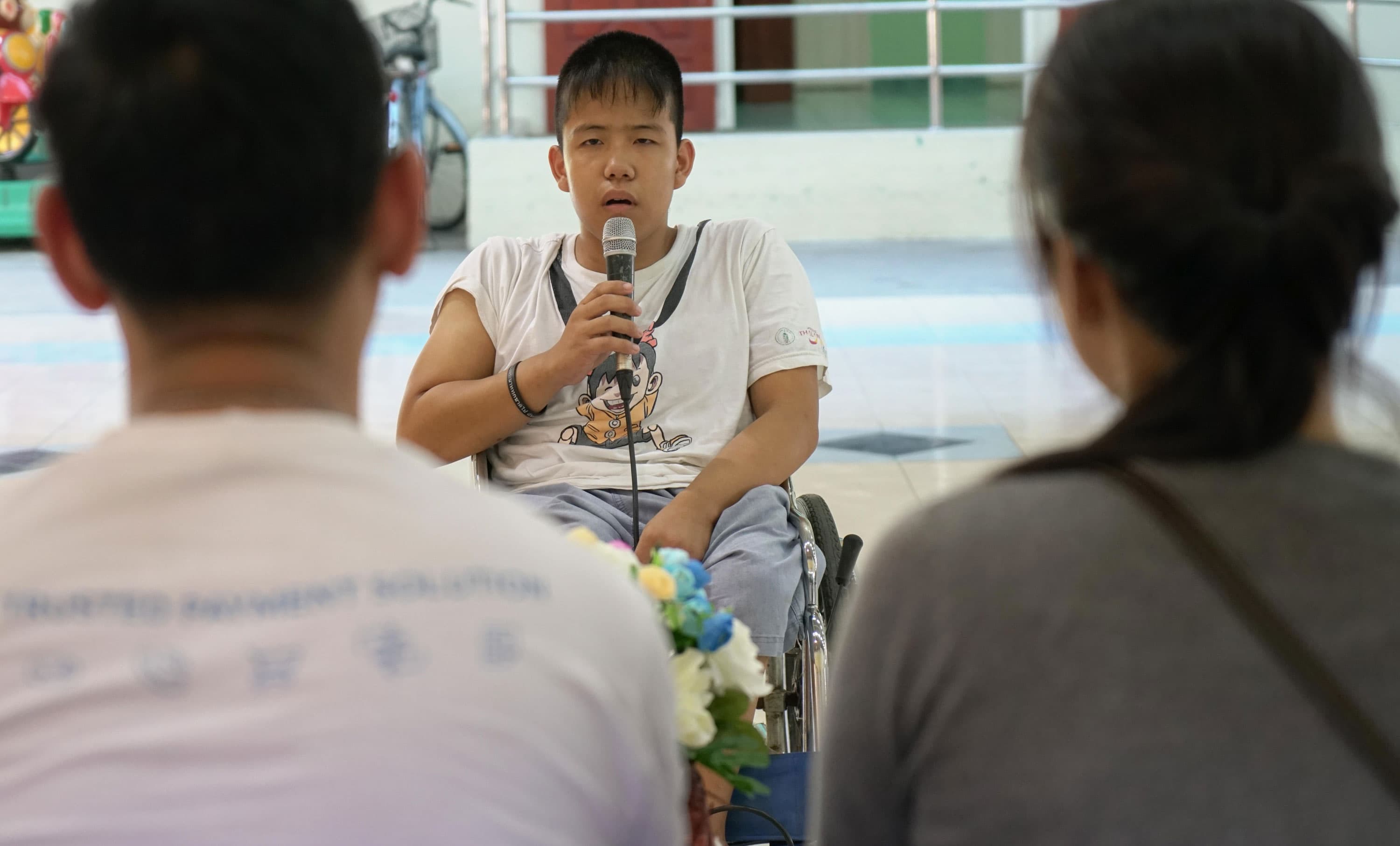 Garena holds activity for children with disabilities (3)